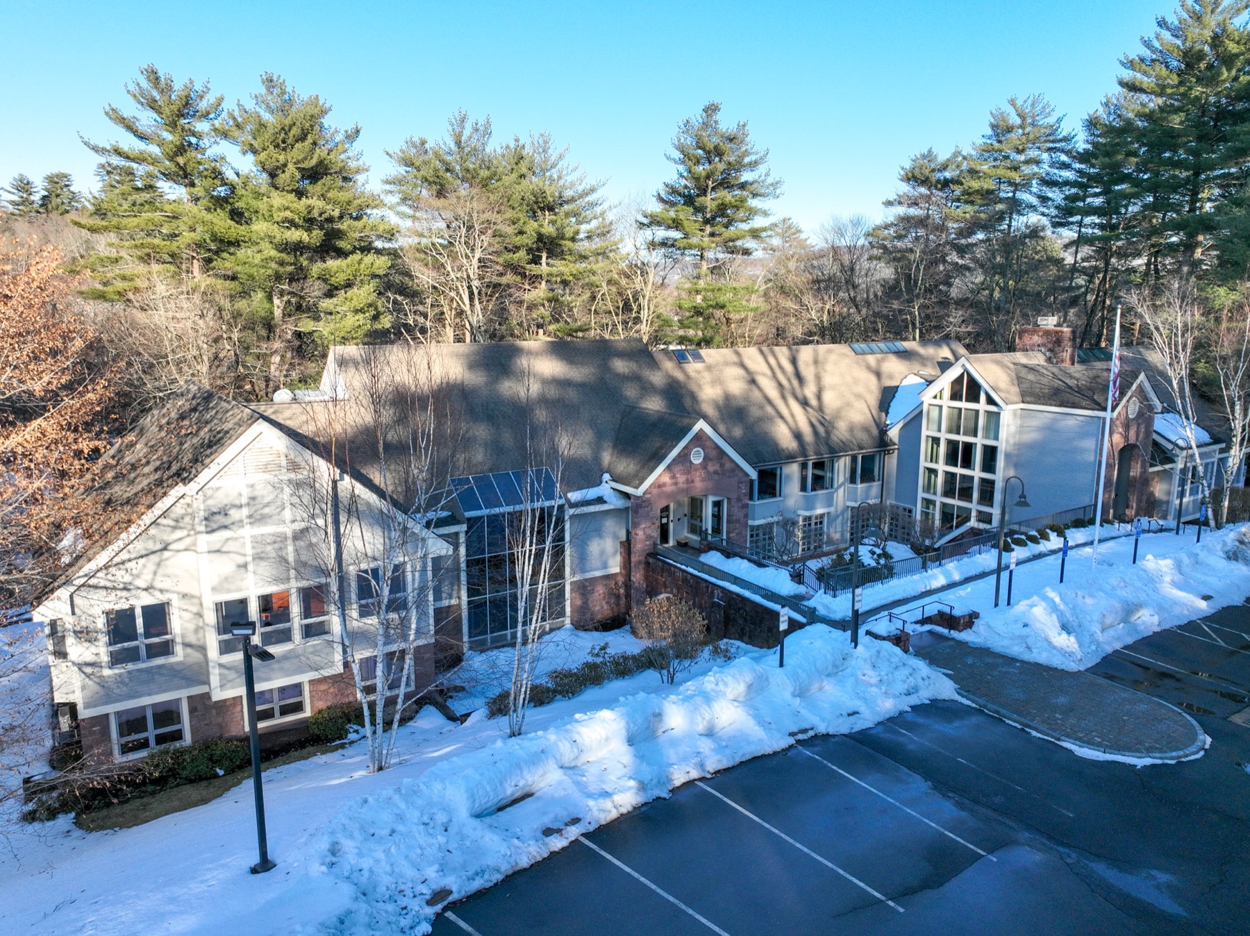 10 Mill Pond Lane, Simsbury