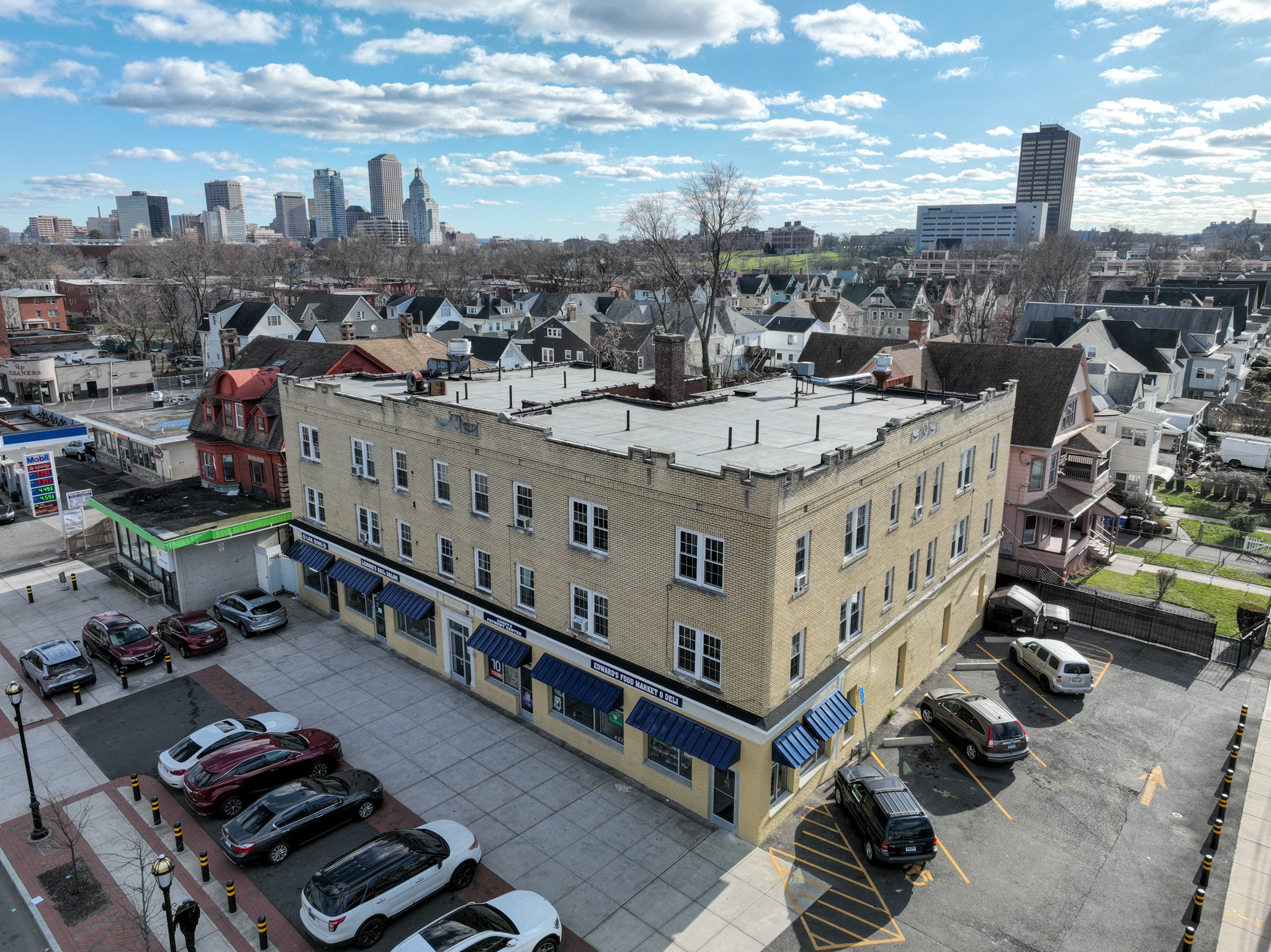 Aerial photograph of the Magnolia Building at 635-651 Albany Avenue