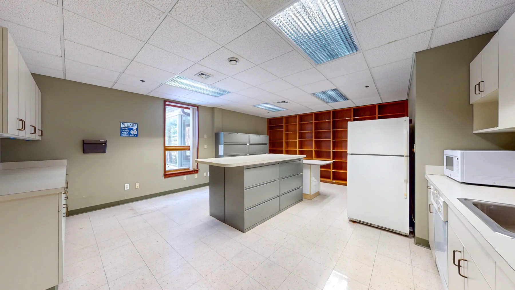 A bright workroom shows flexible space for production, meetings, or collaborative work.